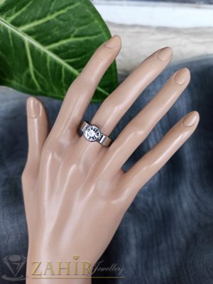  Моден пръстен от неръждаема стомана, широк 0,6 см с фасетен 0,8 см циркон,не променя цвета си - P1572